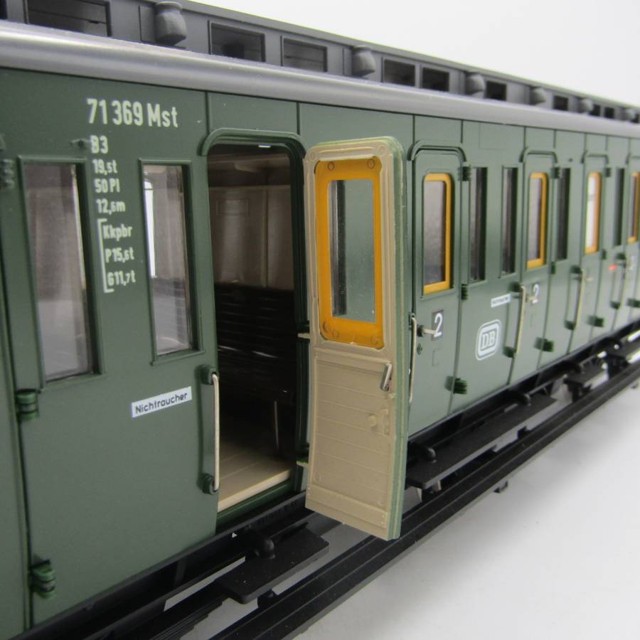 Marklin Gauge 1 Passenger coach wagon #5804
