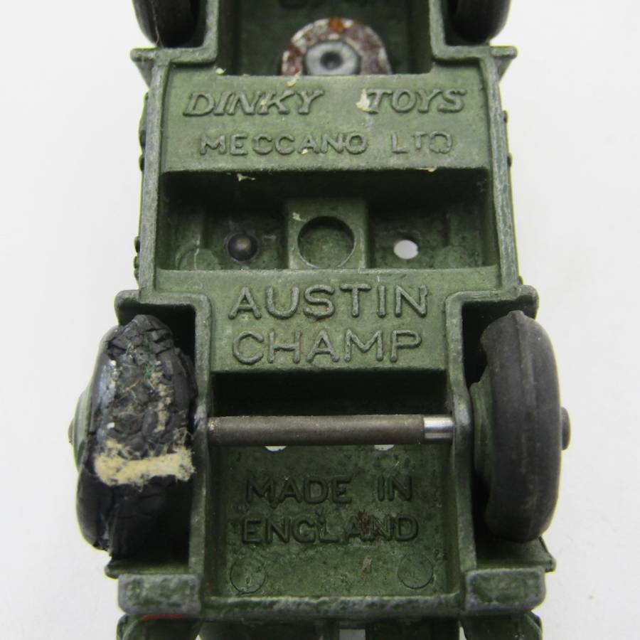 Meccano Dinky Toys #674 Austin Champ military Jeep - tyre damaged