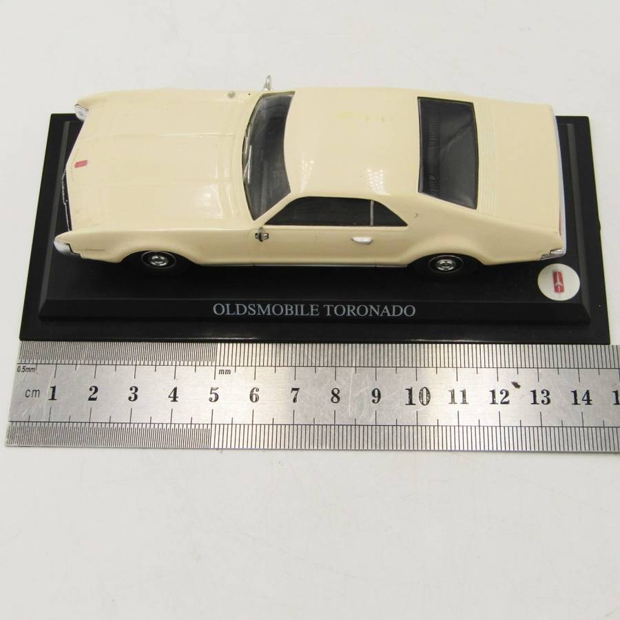 Del Prado 1966 Oldsmobile Toronado die-cast model car - scale 1/43