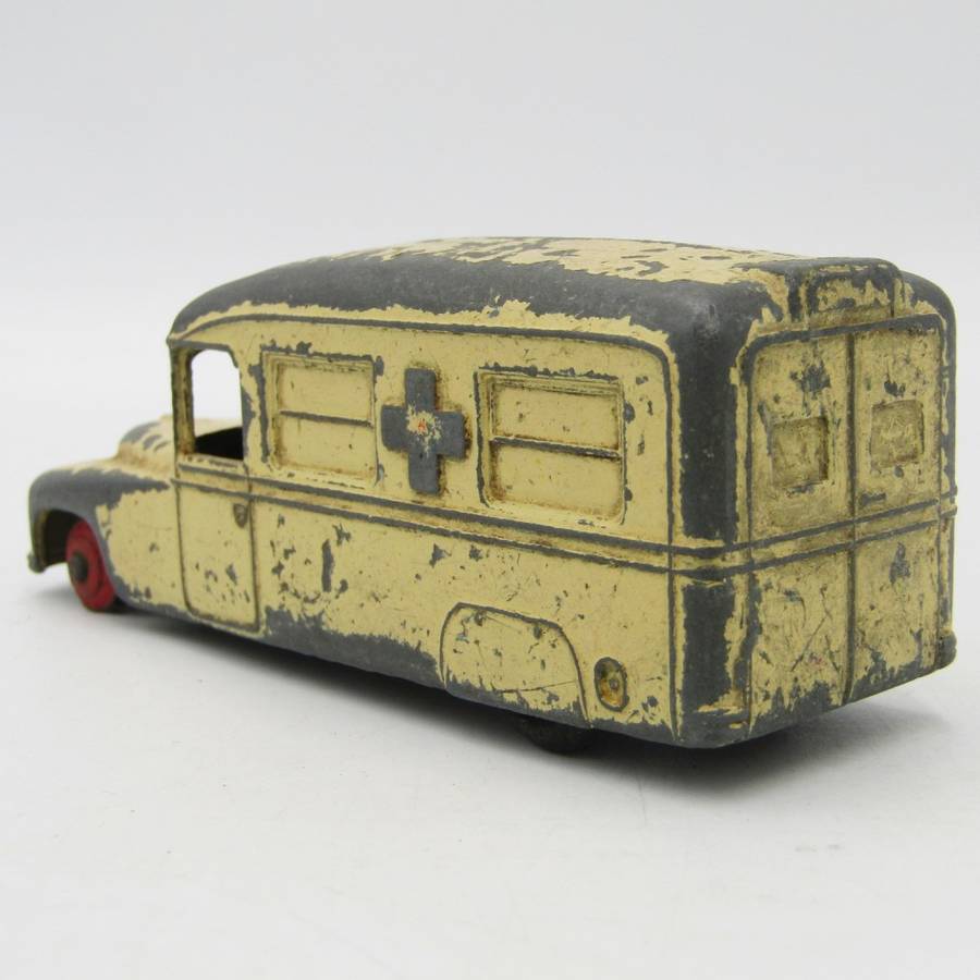 Meccano Dinky Toys Daimler Ambulance die-cast toy car - missing front tyres