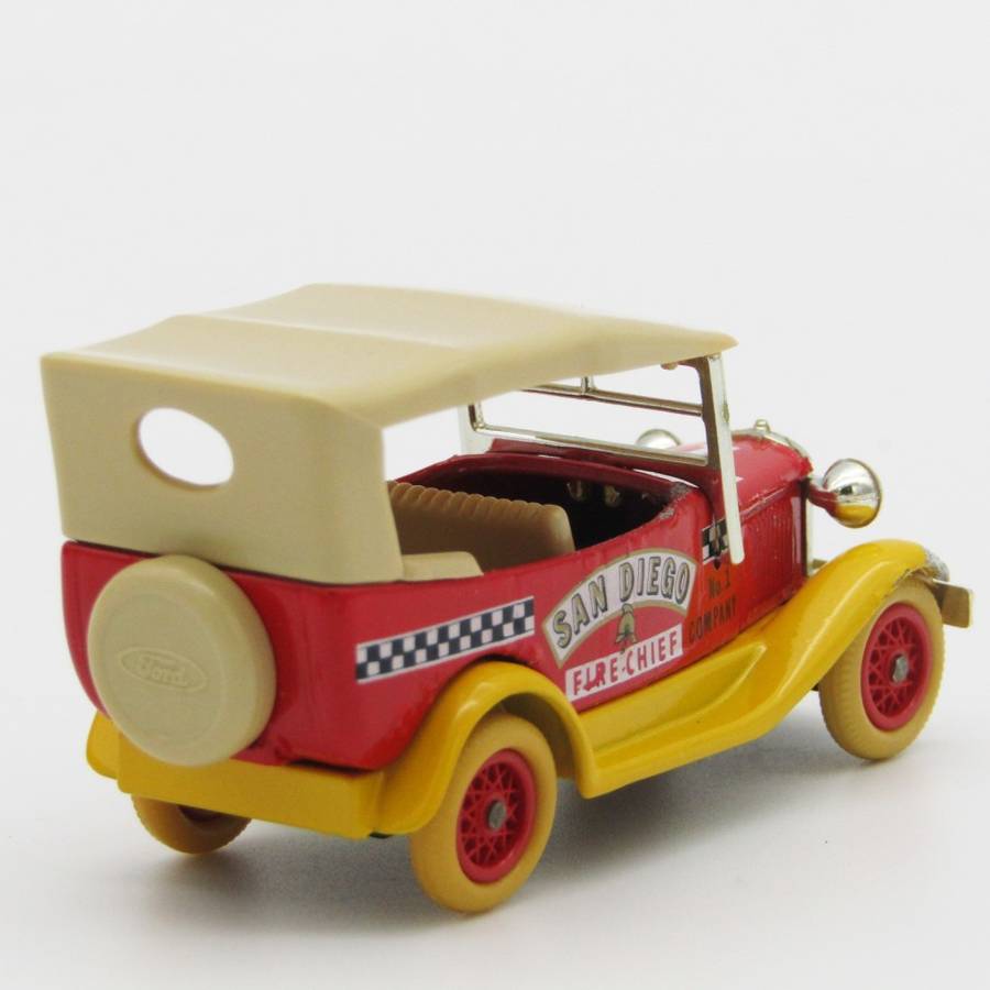 Lledo Ford Model A San Diego Fire chief model car in box with figurines