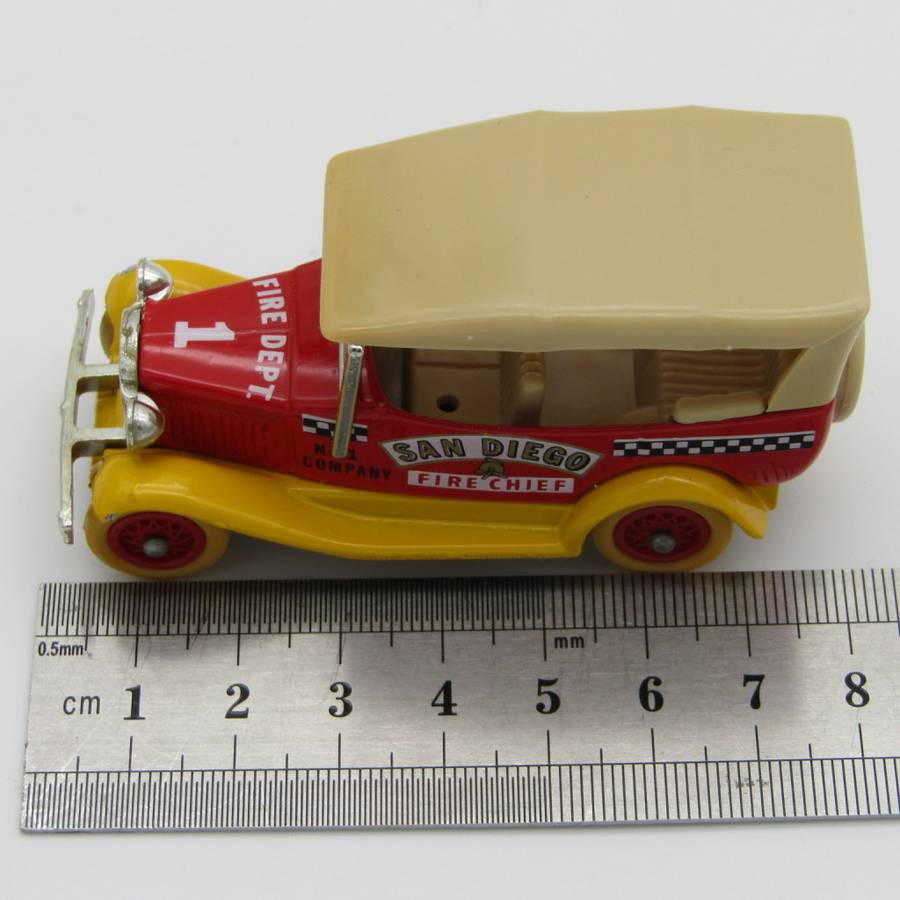 Lledo Ford Model A San Diego Fire chief model car in box with figurines