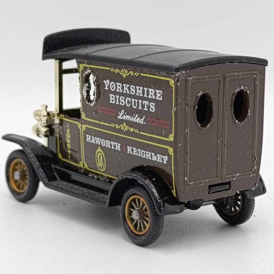 Lledo Ford Model T Yorkshire Biscuits delivery van in box with figurines