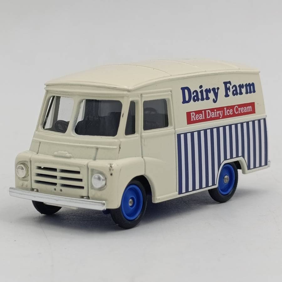 Lledo 1959 Morris LD 150 Dairy Farm die-cast delivery van model car in box