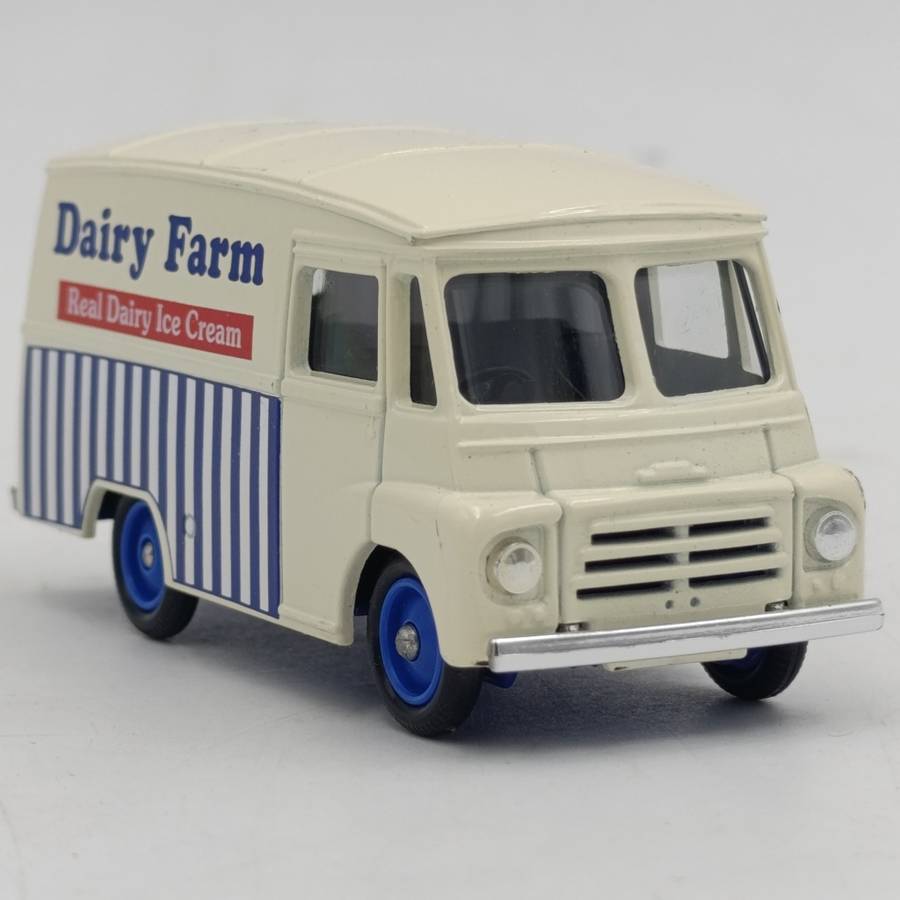 Lledo 1959 Morris LD 150 Dairy Farm die-cast delivery van model car in box