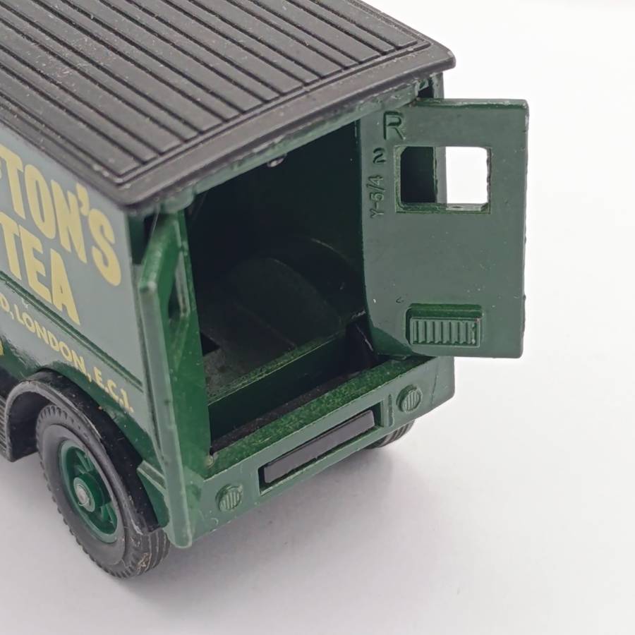 Matchbox 1927 Talbot van - Lipton's Tea - Models of Yesteryear