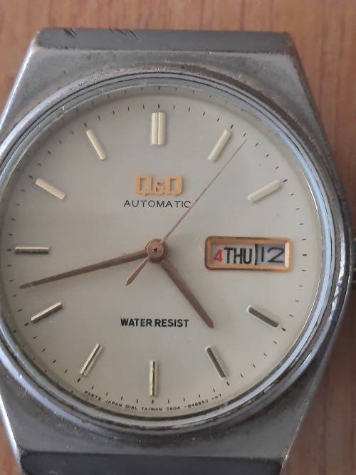 Vintage Q&Q men's automatic watch