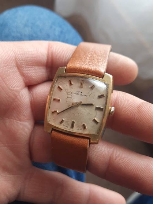 Vintage men`s bentley deluxe watch