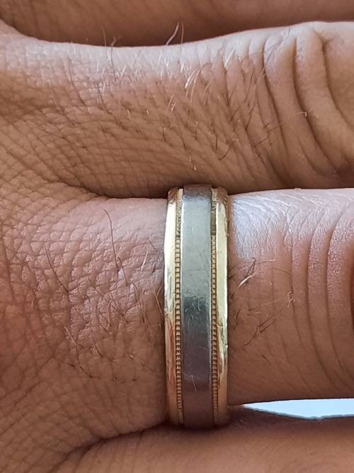 Men`s 14ct gold and titanium ring