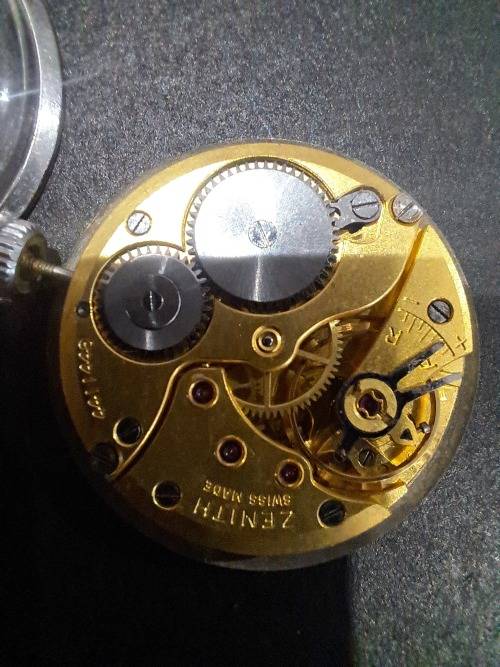 Vintage men`s Zenith movement and case