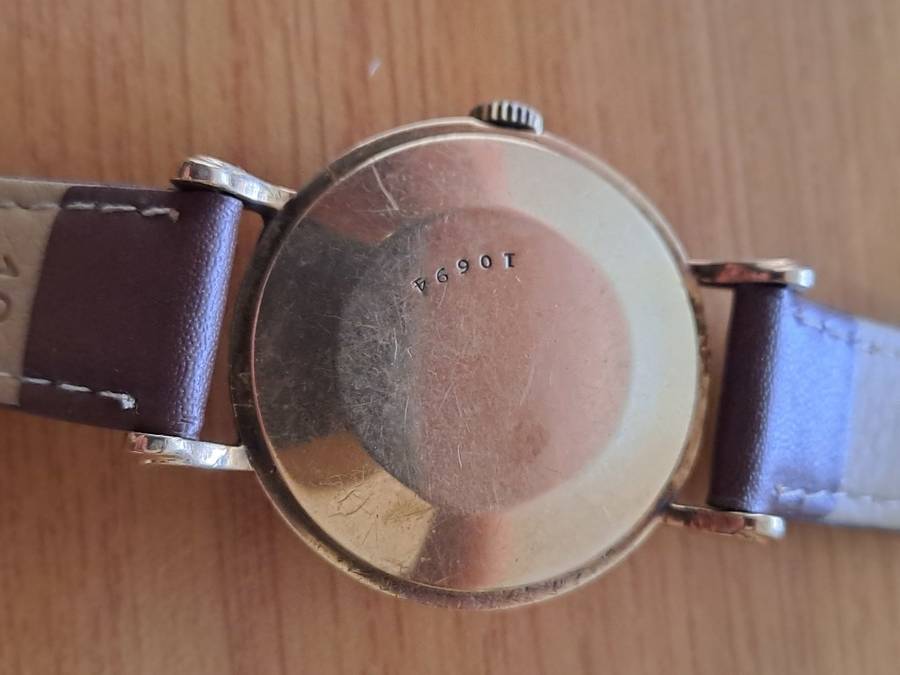 Vintage men`s jauger leCoultre  9ct gold