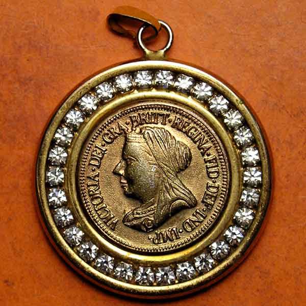 Queen Victoria Diamante Rolled Gold Pendant