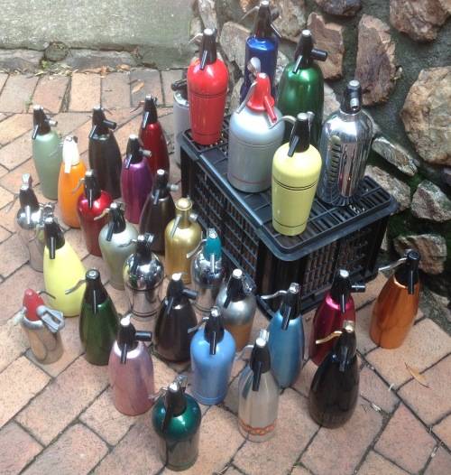 Vintage syphon / siphon / soda streamer  collection (x 32) - ideal for pub/restaurant exhibit