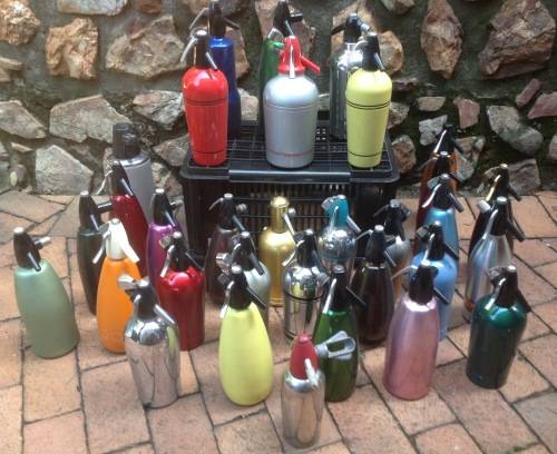 Vintage syphon / siphon / soda streamer  collection (x 32) - ideal for pub/restaurant exhibit
