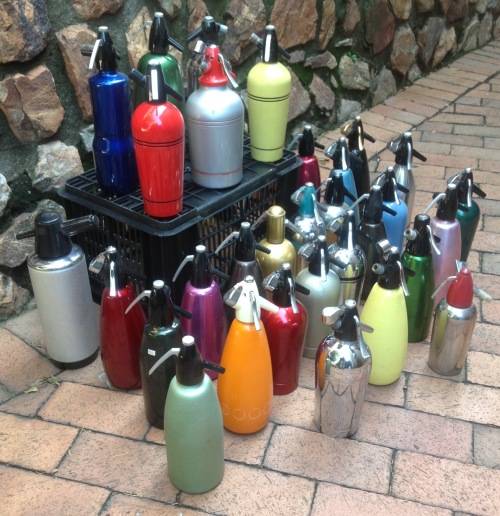 Vintage syphon / siphon / soda streamer  collection (x 32) - ideal for pub/restaurant exhibit