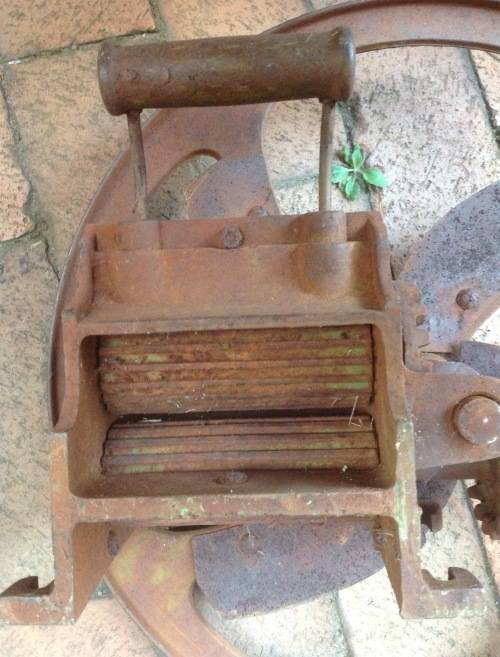 Vintage cutter/slicer - heavy - COLLECTION ROODEPOORT ONLY
