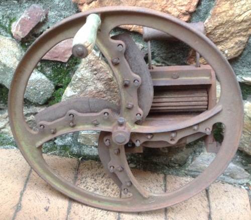 Vintage cutter/slicer - heavy - COLLECTION ROODEPOORT ONLY