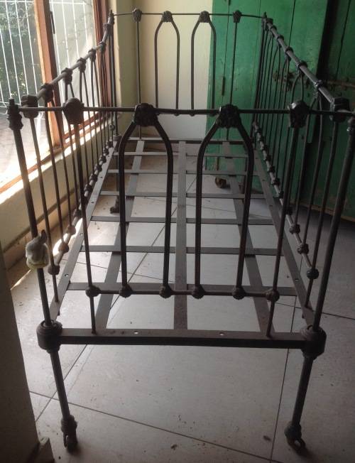 Vintage cast iron baby cot (on wheels) - Black