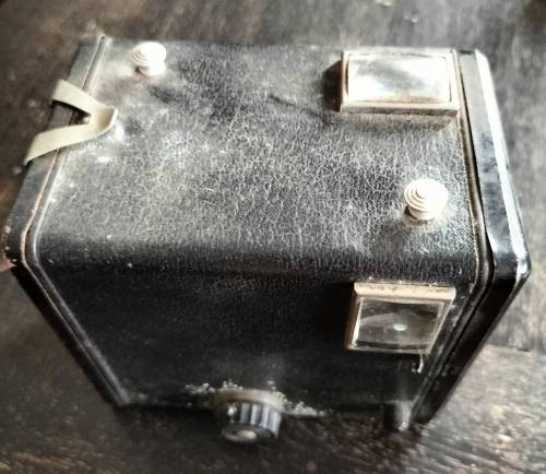 Vintage Kodak Briwnie Six-20 box camera