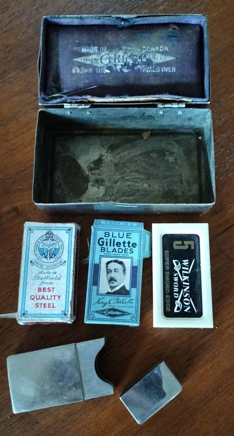 Vintage Gillette shop display (with some content)