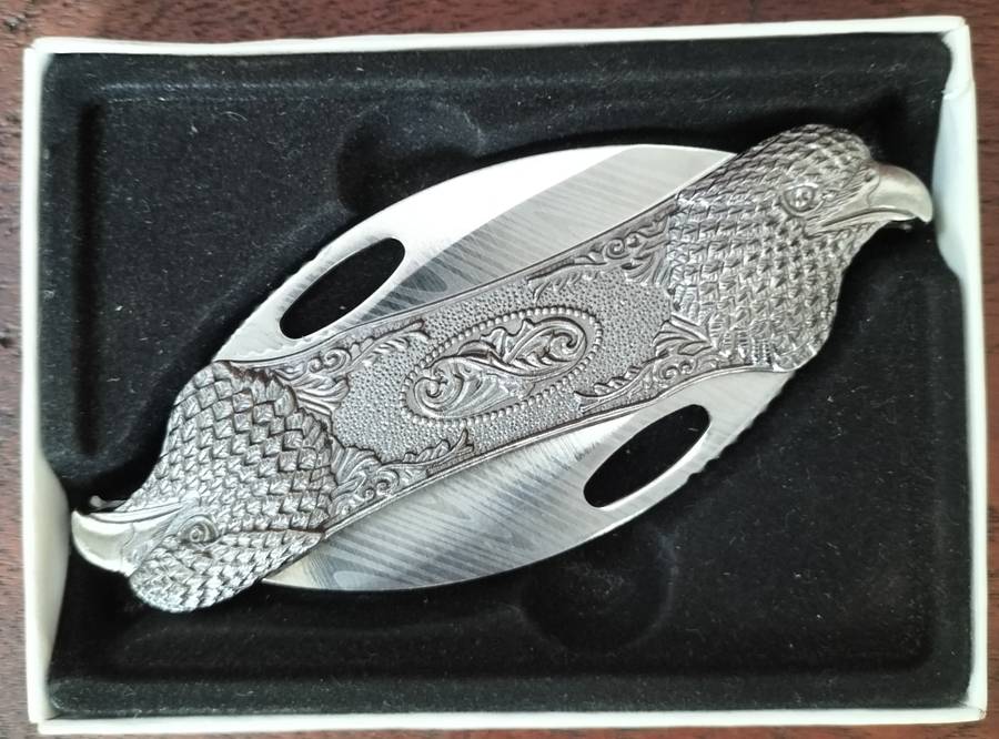 Gimmicky knife