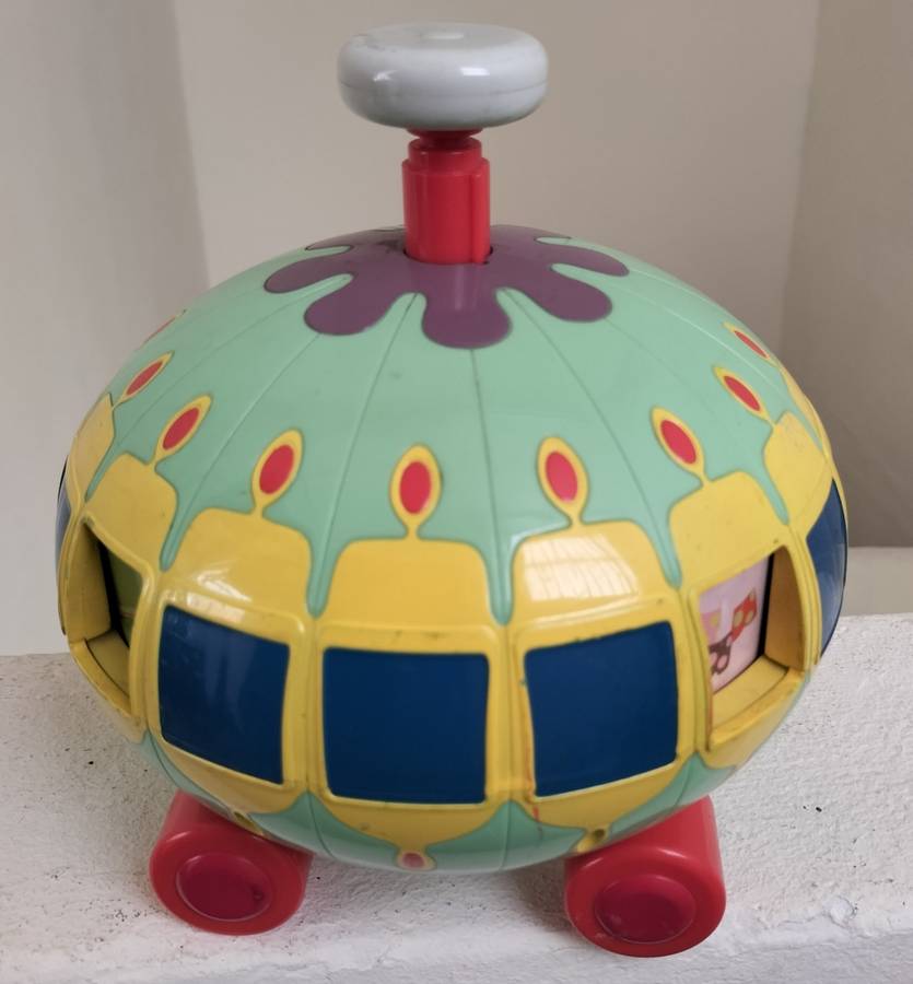 Vintage tin toy - Hasbro - Spinner on wheels