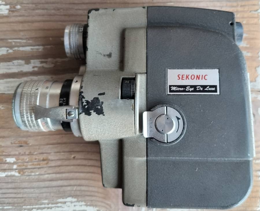 Vintage 8mm movie camera - Sekonic (In original case)
