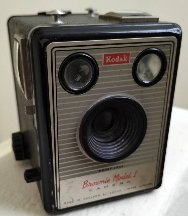 Vintage Kodak Art Deco Box camera - Brownie Model 1 (Green front plate)