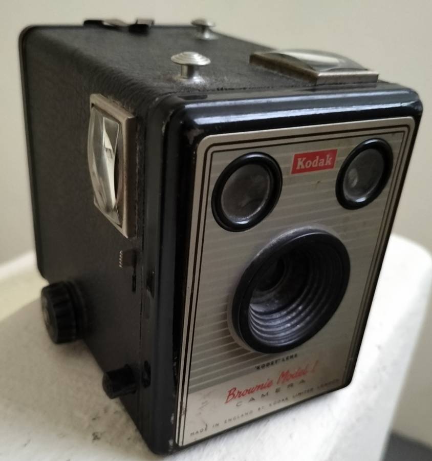 Vintage Kodak Art Deco Box camera - Brownie Model 1 (Green front plate)
