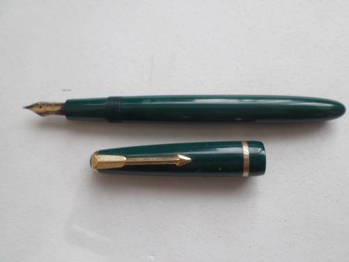 Vintage Parker fountain pen 14K England 5 late 50's green