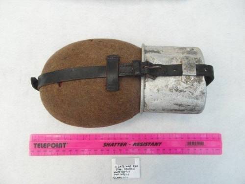 WW2 RED STEEL GERMAN BOTTLE CUP HRE 42