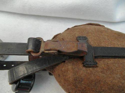 WW2 RED STEEL GERMAN BOTTLE CUP HRE 42