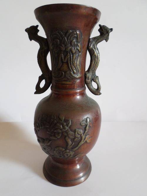 ANTIQUE CHINESE BRASS VASE WITH DRAGON HANDLES
