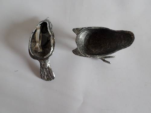 Florenza Bird pill box with tiny tongs. Excellent condition