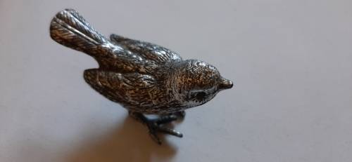 Florenza Bird pill box with tiny tongs. Excellent condition