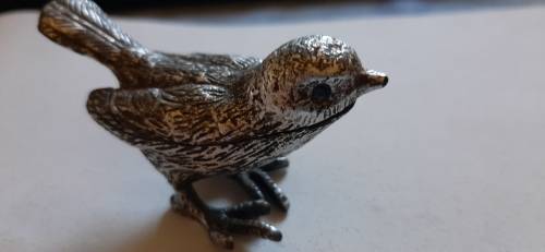 Florenza Bird pill box with tiny tongs. Excellent condition