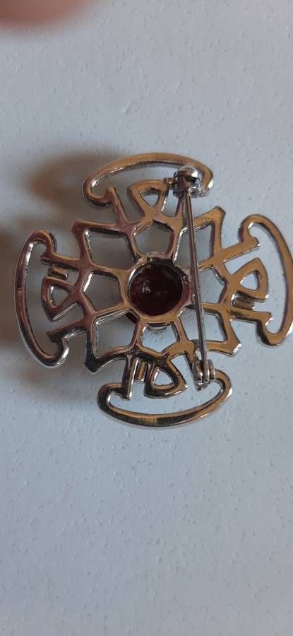 Vintage Brooch with centred stone