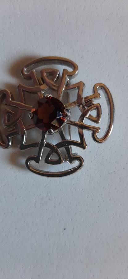 Vintage Brooch with centred stone