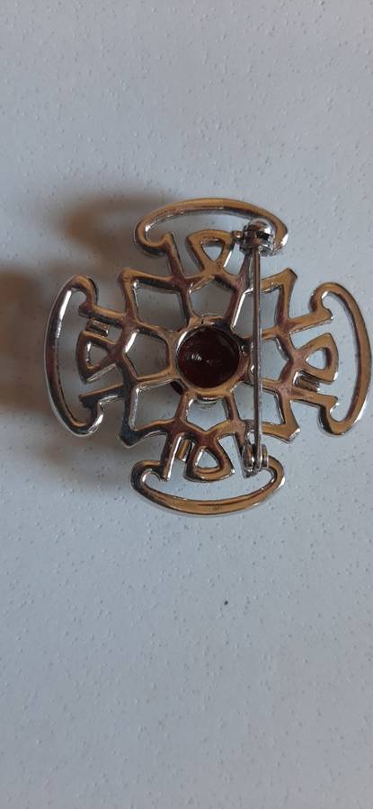 Vintage Brooch with centred stone