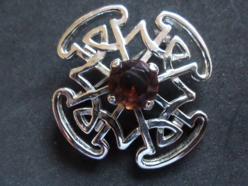 Vintage Brooch with centred stone