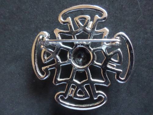 Vintage Brooch with centred stone