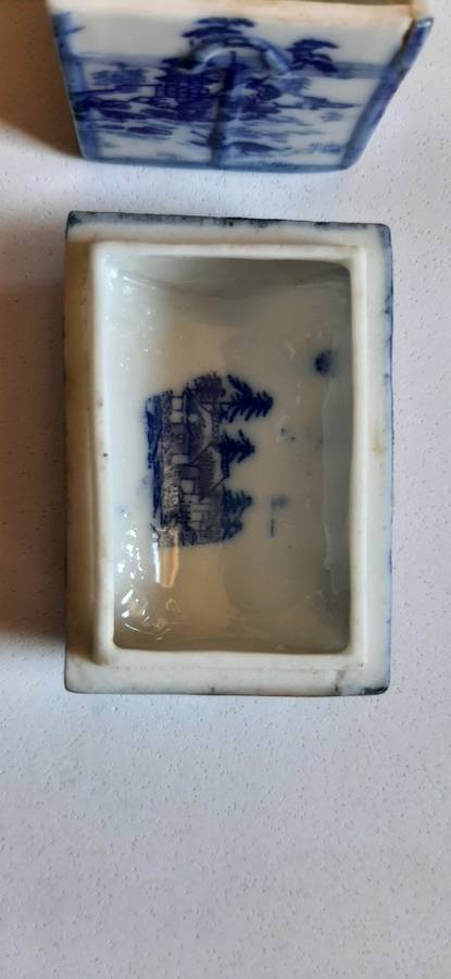 Chinese Antique Blue and White Porcelain Box