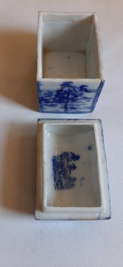 Chinese Antique Blue and White Porcelain Box