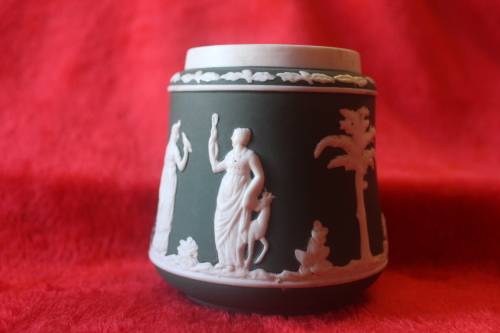 DARK OLIVE GREEN JASPERWARE WEDGWOOD ENGLAND 90mm