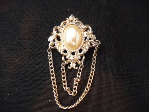 Vintage Costume Jewerey Brooch