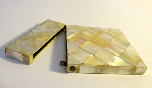 19TH C ANTIQUE CARVED MOTHER OF PEARL CALLING CARD CASE WITH ORNATE SCRIMSHAW.