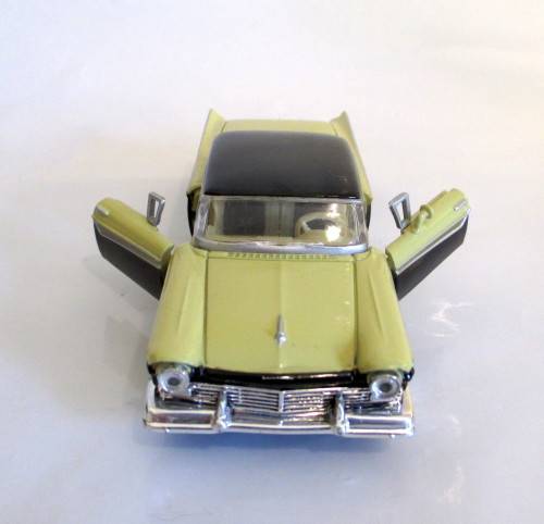 Vntg Road Champs 1957 Ford Fairlane 1:43 Scale Die Cast Opening Doors and Trunk. Excellent Condition