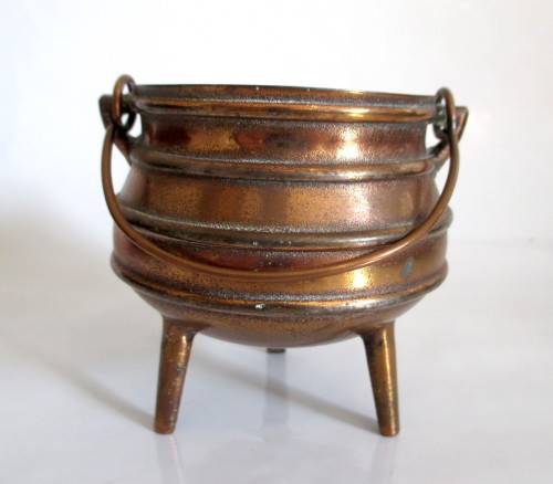 Mini Falkirk Cast Iron Potjie. 7cm high. Copper coated.