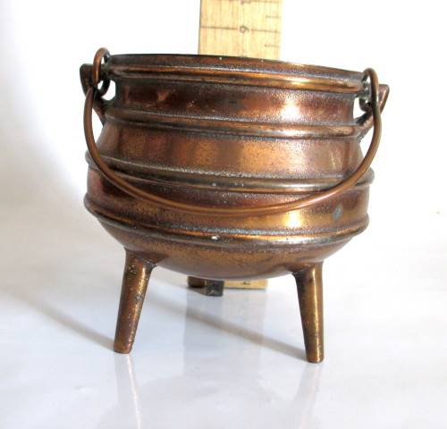 Mini Falkirk Cast Iron Potjie. 7cm high. Copper coated.