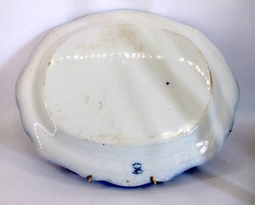 19th Century Rare Qubec England Semi Porcelain Flow Blue Large Oval Meat Serving Platter. 40cm diame